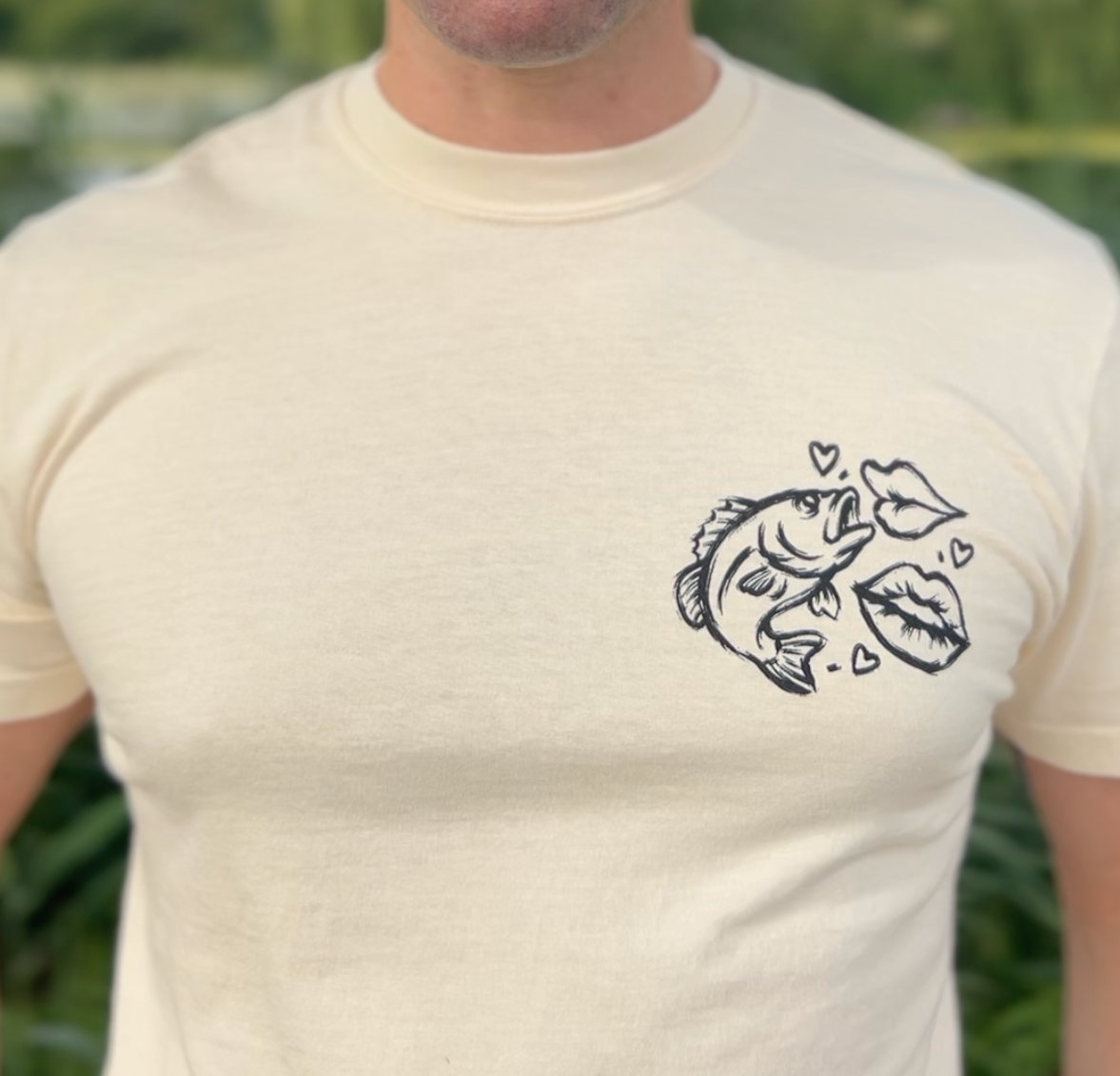 T-shirt de pêche KISS MY BASS ivoire Spyke Fishing, vue de devant